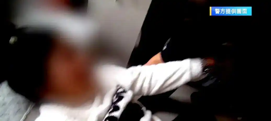 妈妈看孩子作业气得呼吸性碱中毒_9岁男孩报警母亲呼吸困难 嵩明县公安局 民警救助呼吸性碱中毒