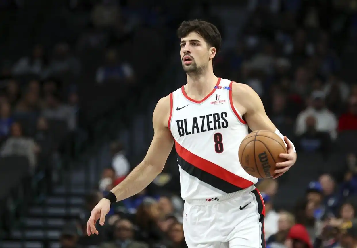 霍勒迪27+8,杨瀚森2分,马尔卡宁32分,开拓者险胜爵士