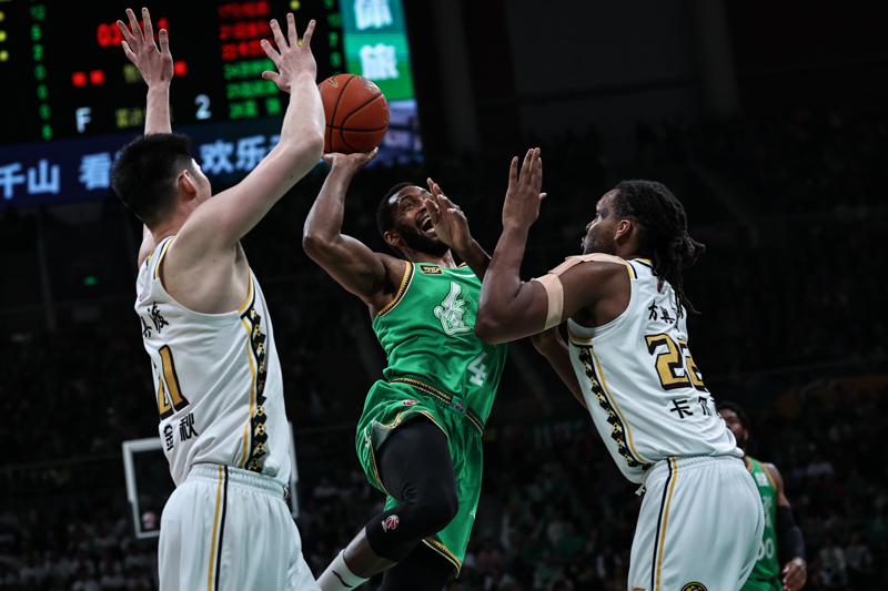 老将弗格空降上海滩:冠军基因能否催化“大鲨鱼”质变?