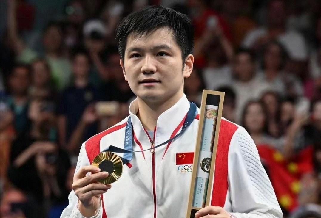樊振东缺席乒超总决赛原因_张继科与樊振东_樊振东波尔合影