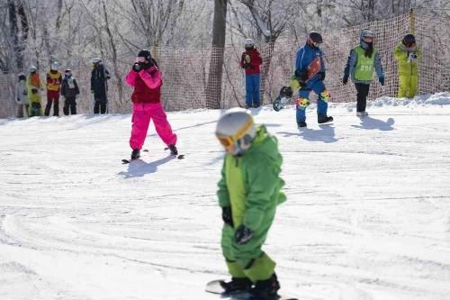 中国冰雪运动发展历程_2025都灵冬奥会奖牌榜_中国亚冬会冰雪成绩