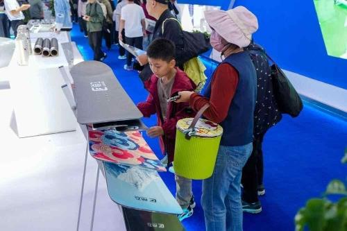 中国冰雪运动发展历程_2025都灵冬奥会奖牌榜_中国亚冬会冰雪成绩