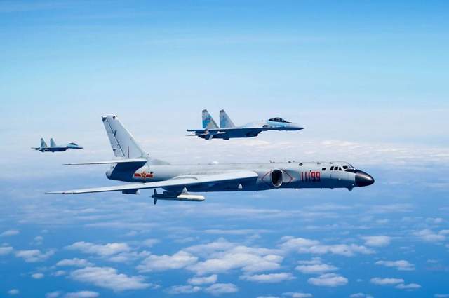 解放军模拟打击海马斯火箭炮 彰显反介入决心