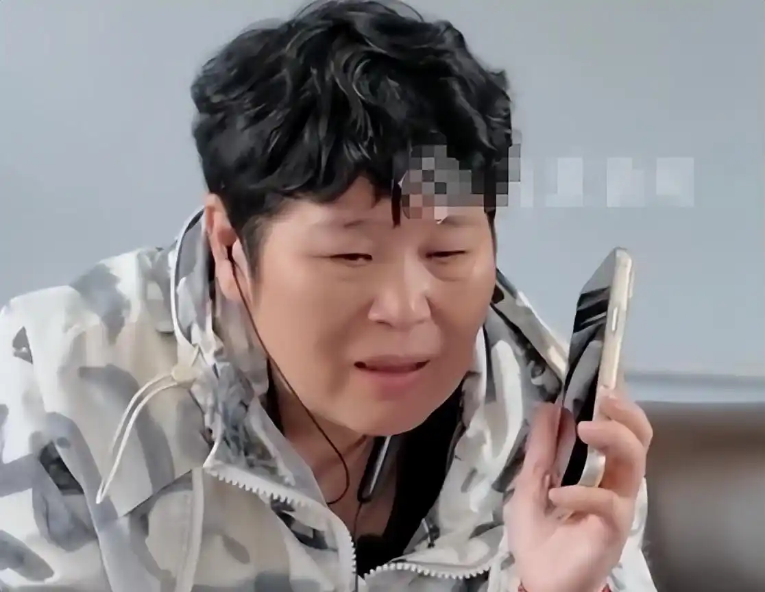 脱口秀演员“房主任”就不尊重他人行为道歉,此前在综艺录制时因“分户问题”情绪失控,被暂停演艺工作3个月