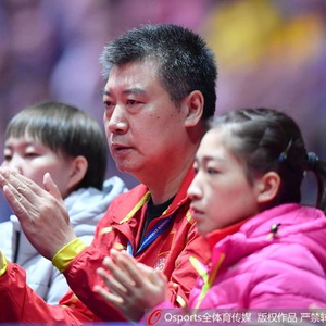 世乒赛丁宁17分钟速胜_丁宁下蹲式发球_丁宁下蹲砍发球警告