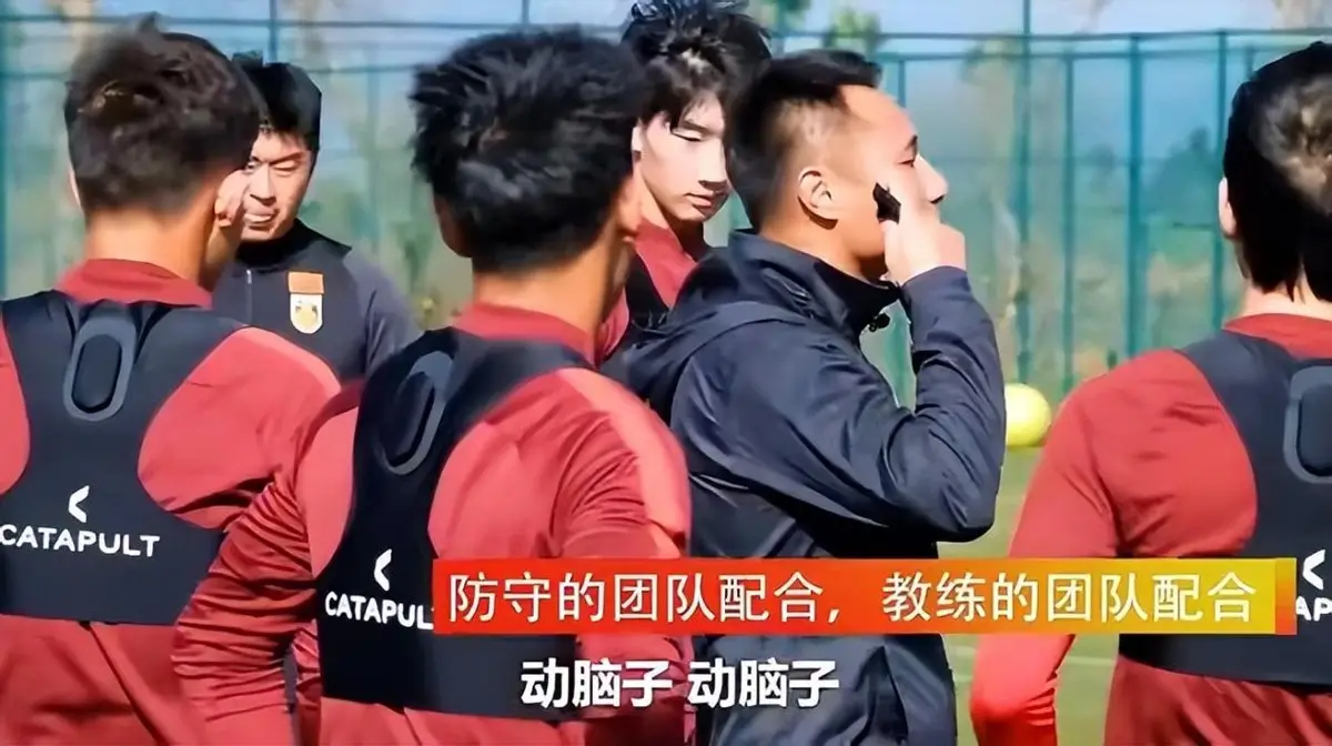 :中国足球降薪令_前国脚吐槽国足薪资_中国足球运动员照片