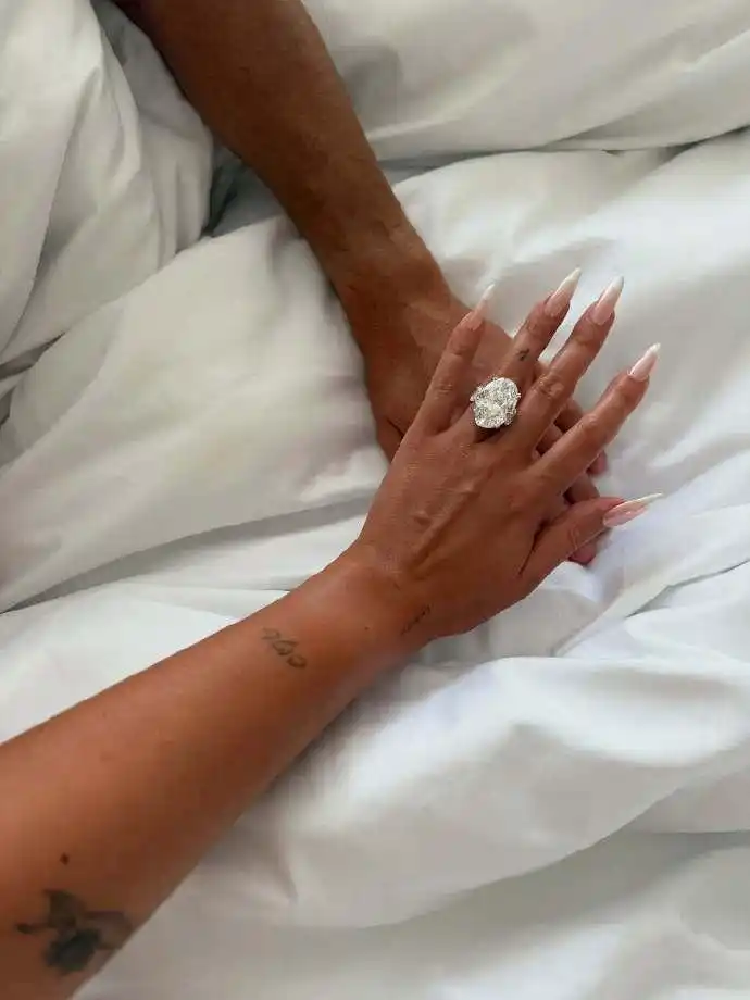 C罗马德拉岛婚礼_乔治娜C罗婚礼时间地点_终成眷属!太阳报:c罗与乔治娜的婚礼将于8月8日在马德拉岛举