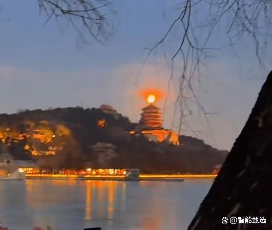 超级月亮与颐和园西堤同框 视觉奇观引发关注