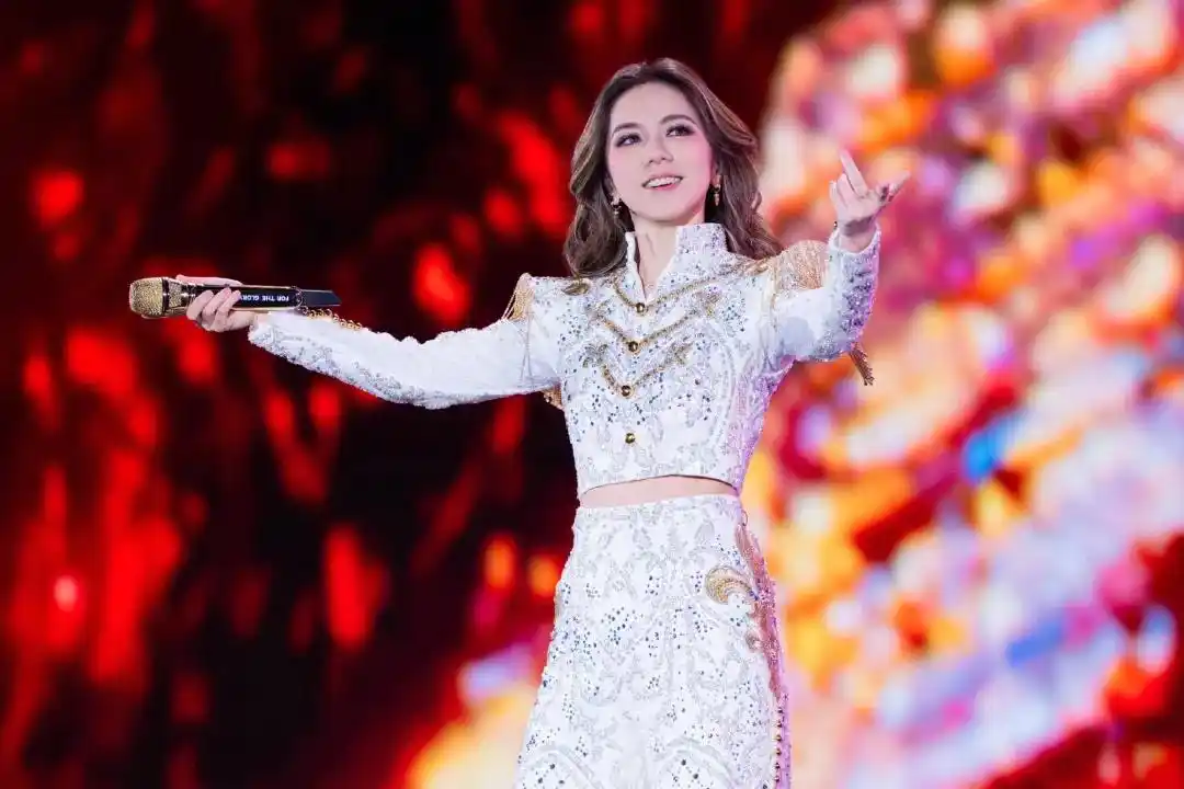 邓紫棋所著科幻小说入围银河奖_邓紫棋 启示路 银河奖科幻小说