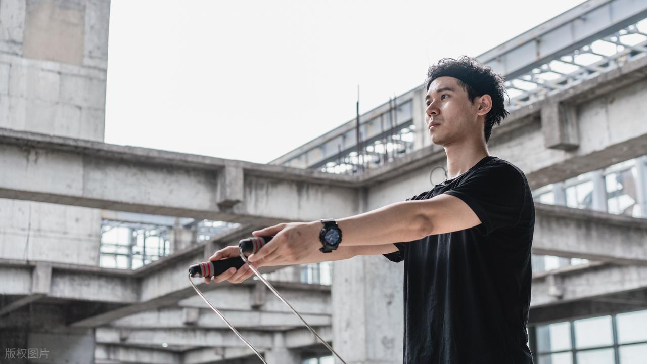 早起跳绳1000个燃脂效果_早上怎样运动才能减肥_跳绳燃脂效率更高耗时更短