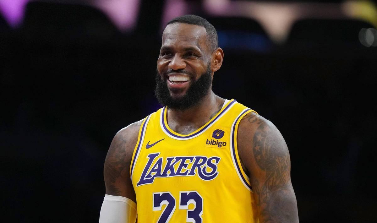 詹姆斯2026总决赛表现_2026年NBA总决赛勒布朗詹姆斯关键三分_勒布朗詹姆斯告别赛季湖人对阵凯尔特人