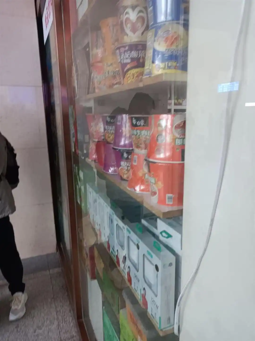 合肥南站全面禁售泡面？记者实探合肥三座车站：有的候车厅内没有卖，有车站未禁止