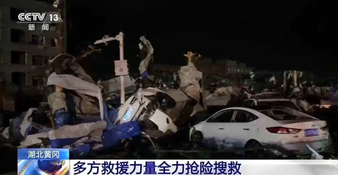 黄冈雷暴大风灾害_湖北强对流天气_湖北龙卷风把多辆重型货车掀移30米