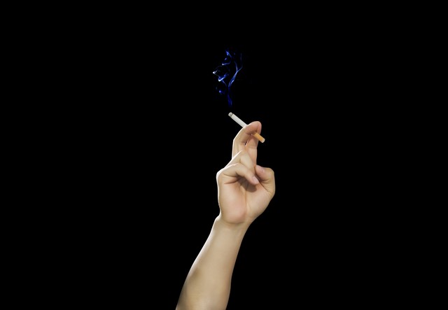 戒掉烟瘾_减掉80斤体重_女生抽烟会瘦吗