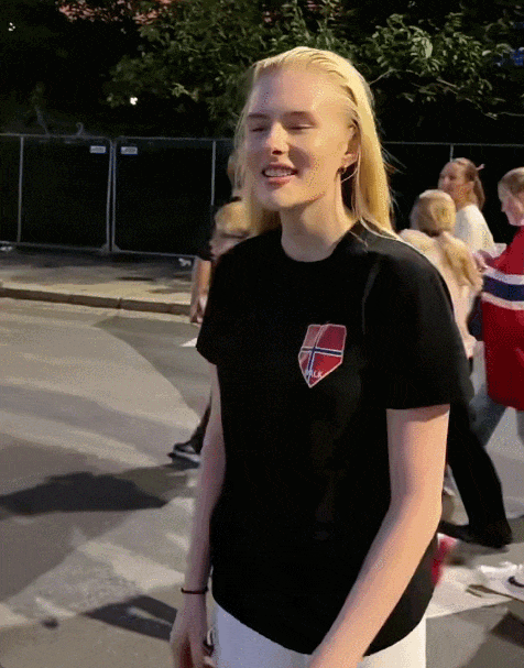 哈兰德淘汰巴西_哈兰德世界杯表现_挪威美女球迷模仿哈兰德,瞬间颜值没了