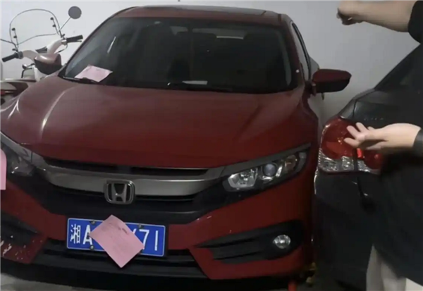 恶意霸占业主8万车位多日 还反咬一口的女子当面道歉:所在单位通报引网友点赞