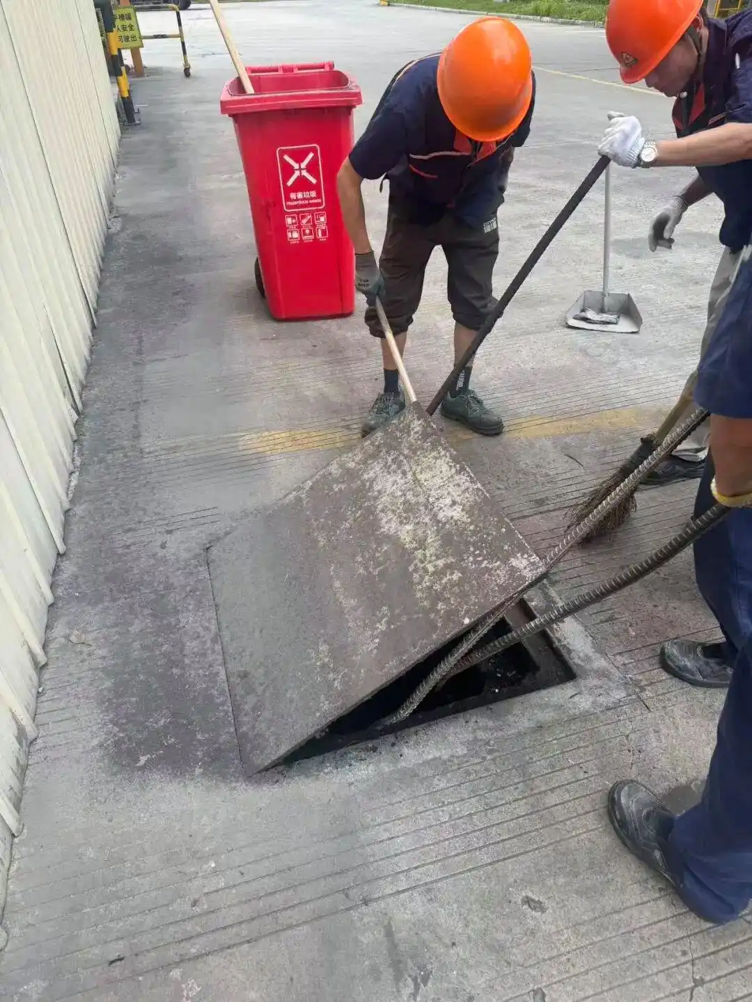 台风“巴威”来袭 直击防台一线_台风巴威超强台风 防台防汛措施 新凤鸣集团应急响应