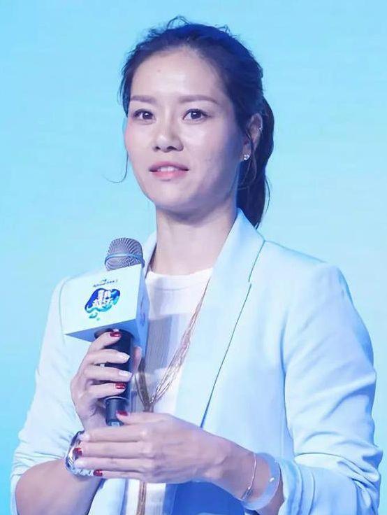 李娜什么时候大满贯_李娜退役真实原因分析_中国网球李娜 vs 郑钦文 职业生涯对比