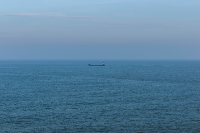 大海为什么是蓝色的_海水颜色科学解释_海水为什么是蓝的这篇课文说明文吗