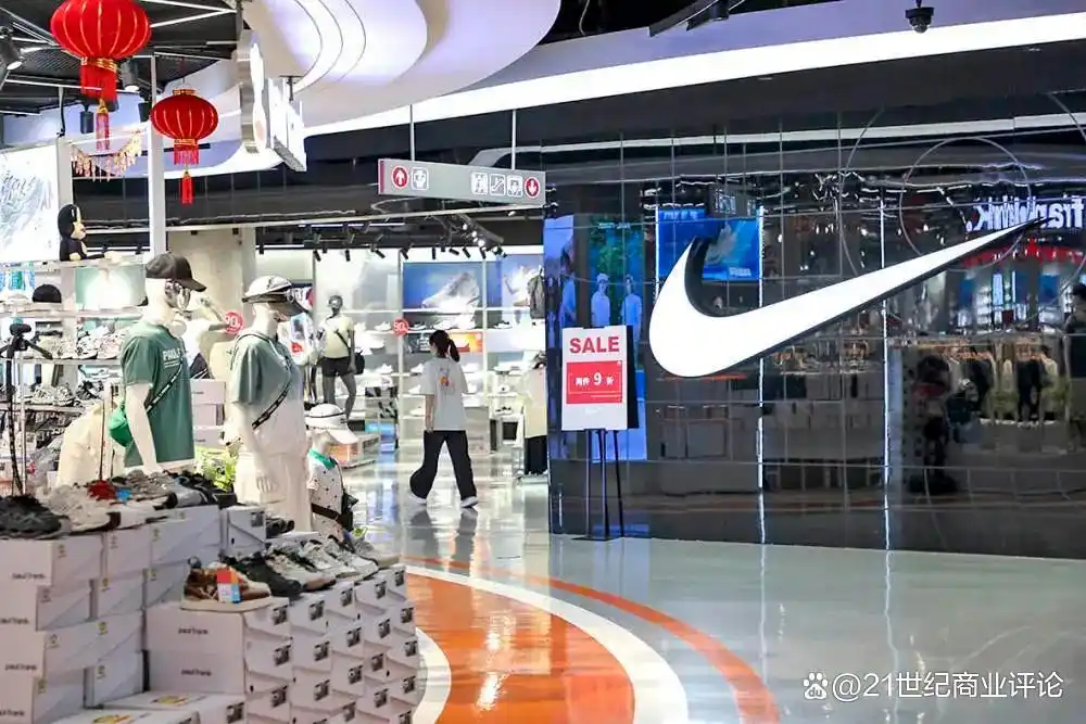 耐克品牌势能削弱应对策略_耐克收回线上代理权 滔搏开始打折_耐克大中华区营收下滑