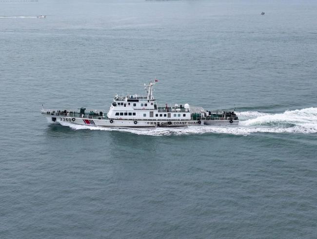 中国海警管制黄岩岛管辖海域菲船只