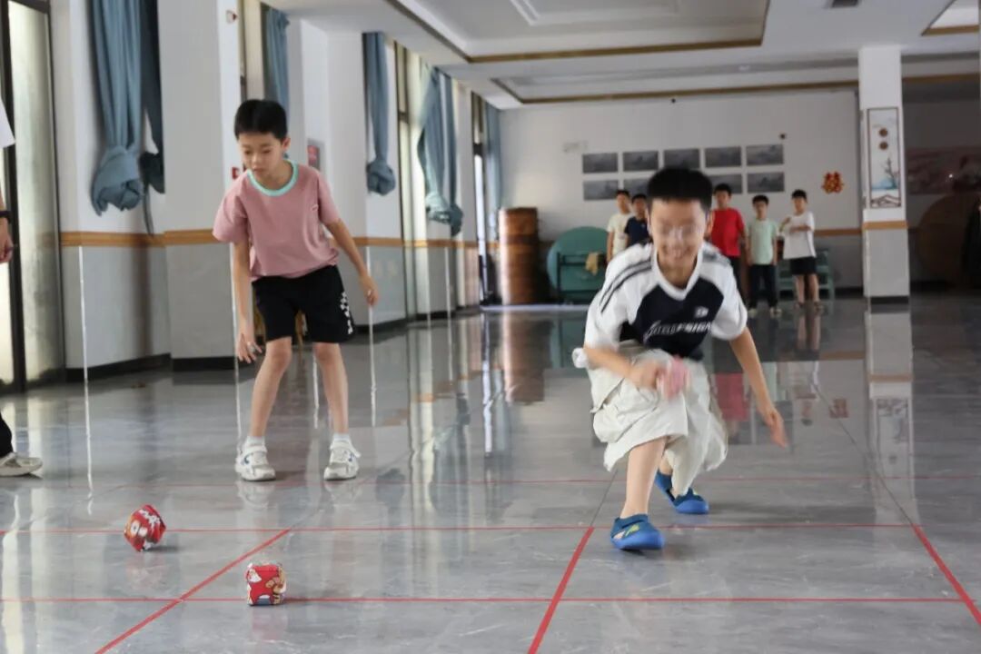 趣味运动会报道稿_青少年暑期活动_三角社区假日学校趣味运动会