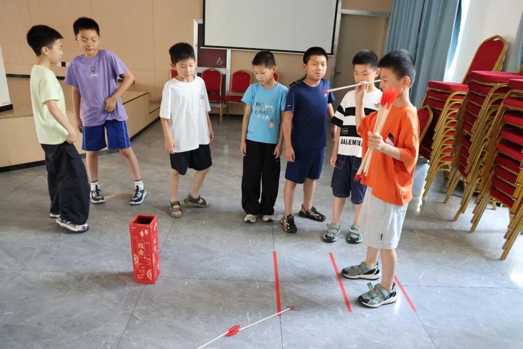 三角社区假日学校趣味运动会_青少年暑期活动_趣味运动会报道稿