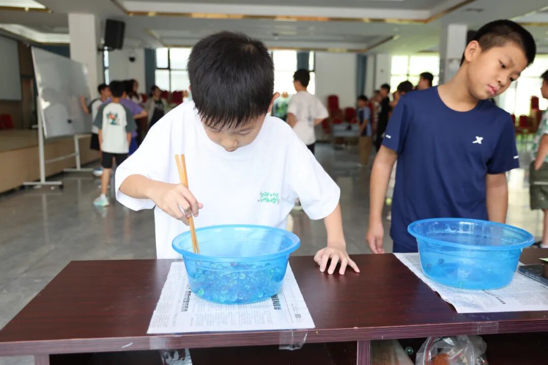 趣味运动会报道稿_三角社区假日学校趣味运动会_青少年暑期活动