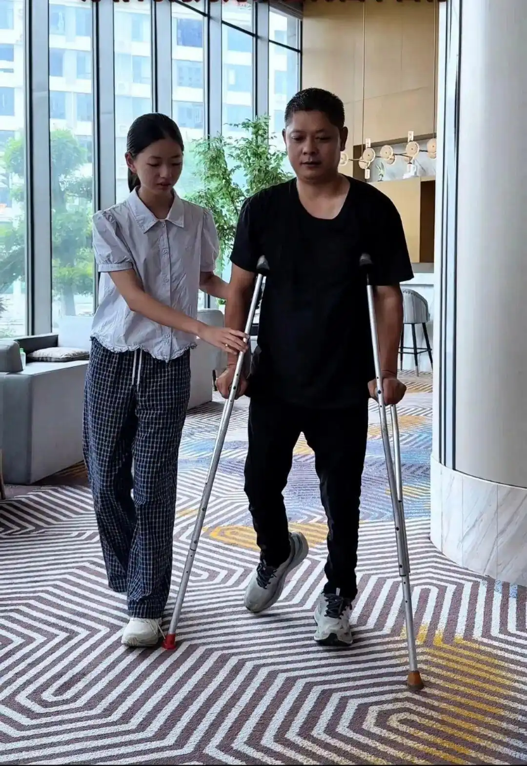励志学子何丹丹_农村女孩考上北大3分钟发言金句频出_北大录取感言